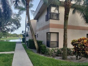 Building Photo - 2852 Carambola Cir S
