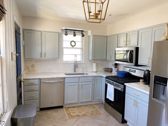Foto del edificio - 3BD/2BA Home Located in Colonial Acres