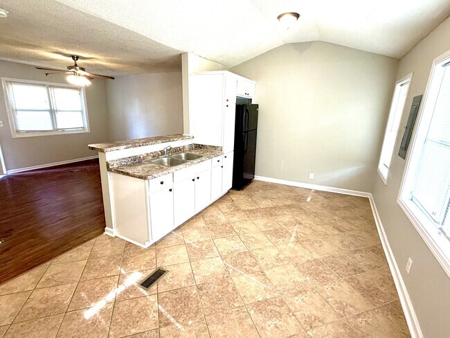 Foto del edificio - 124 Riverview Ct