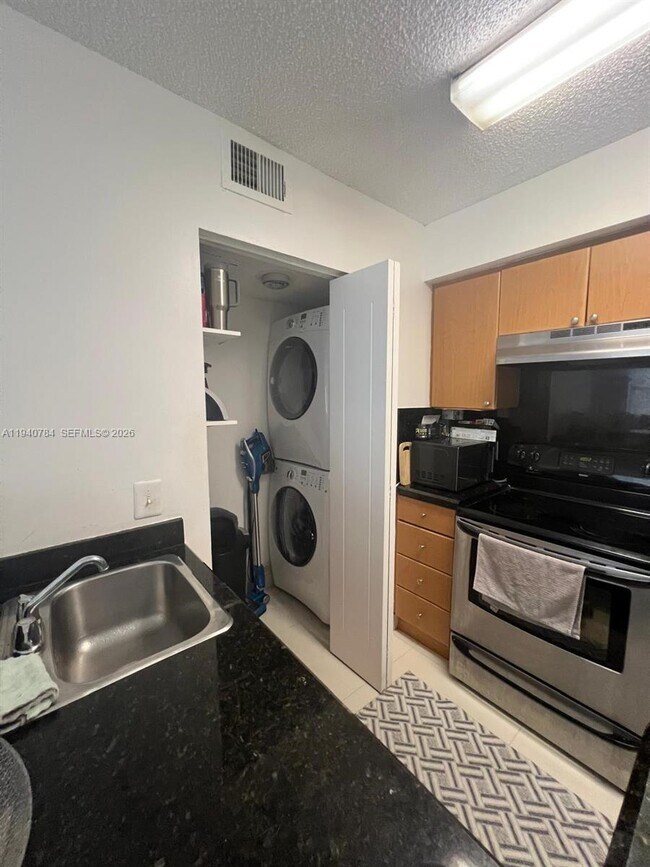 Foto del edificio - 550 S Park Rd