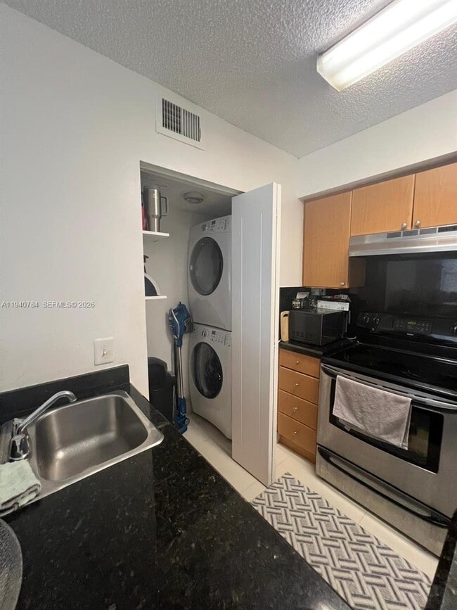 Building Photo - 550 S Park Rd