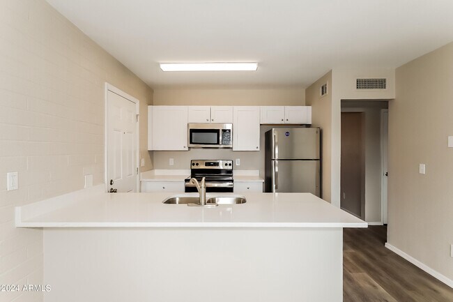 Foto del edificio - 541 E Hampton Ave