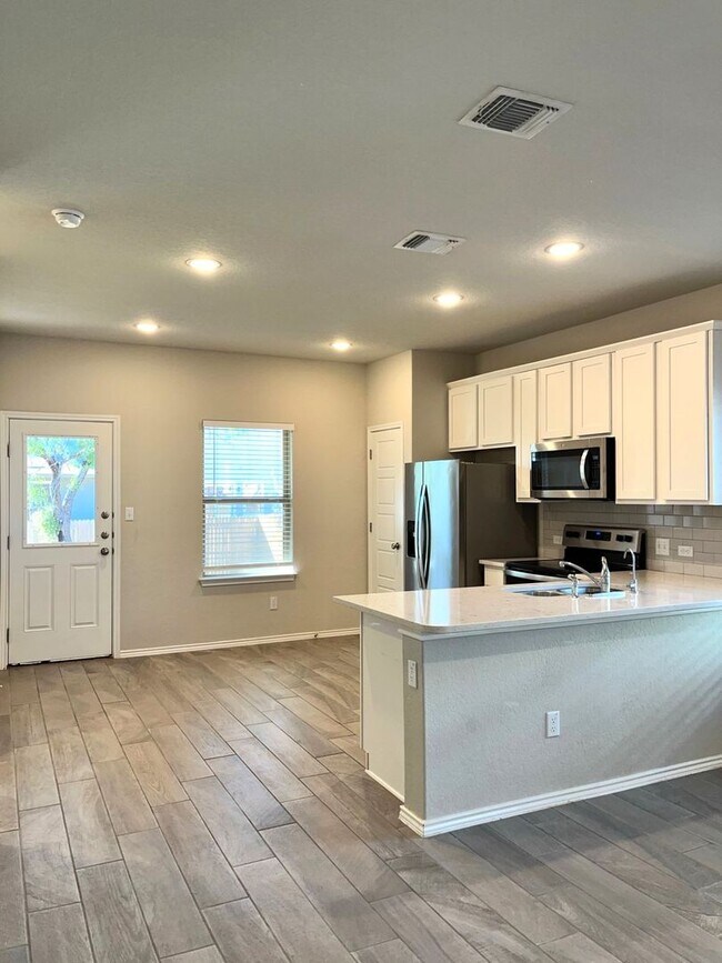 Building Photo - 3510 Hacienda Wy