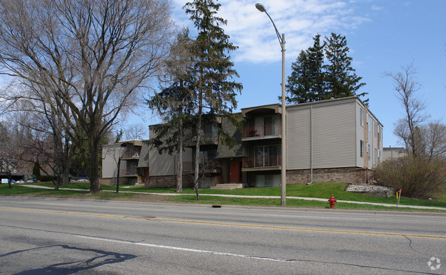 Foto del edificio - The Pines Apartments