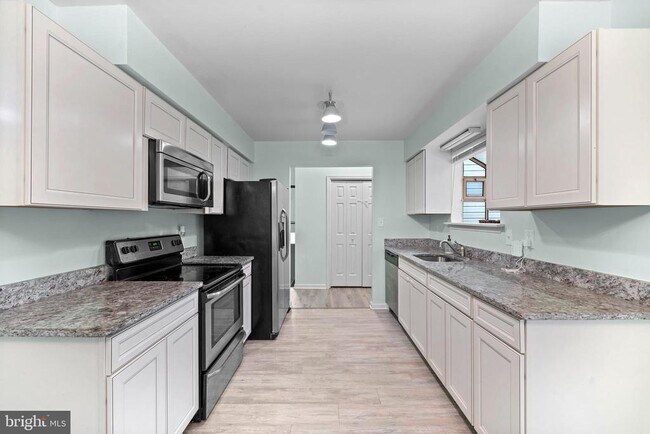 Building Photo - 12495 Catalina Dr
