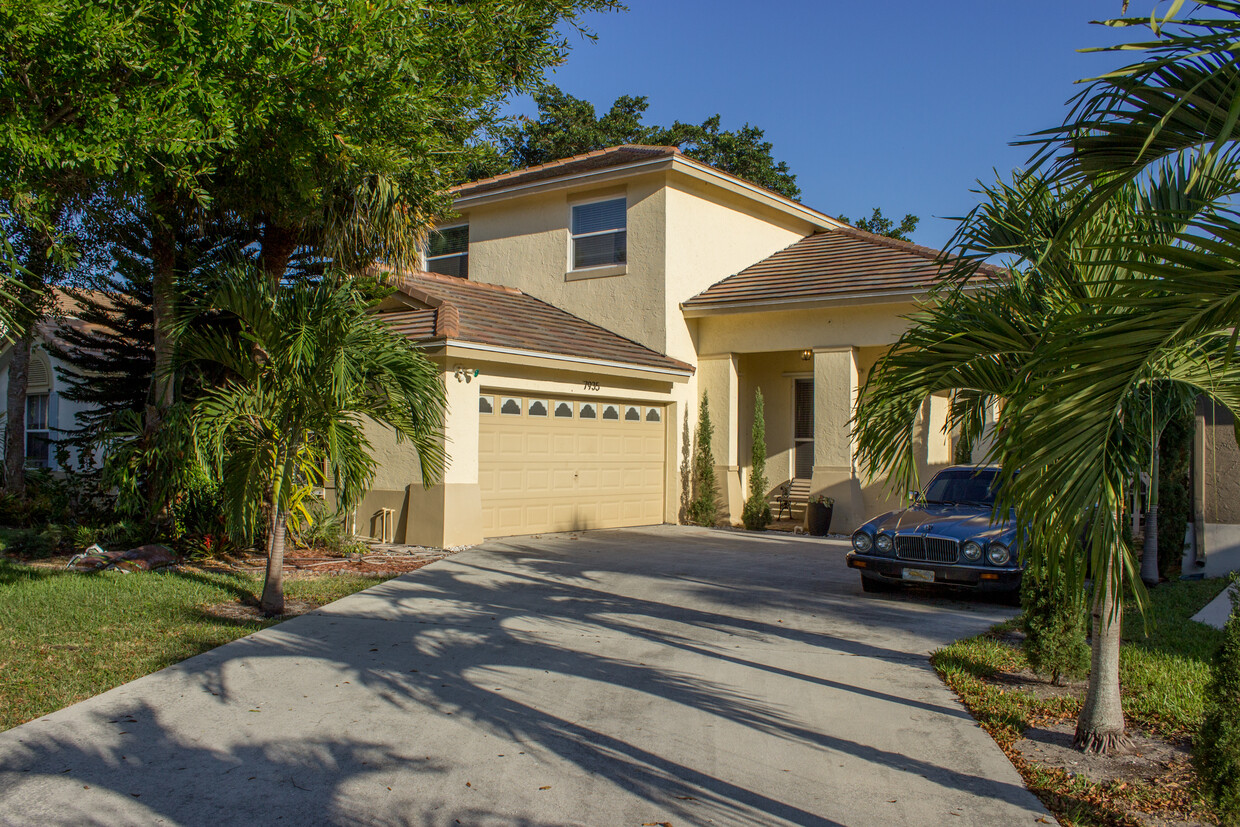 Front entrance - 7935 Manor Forest Blvd