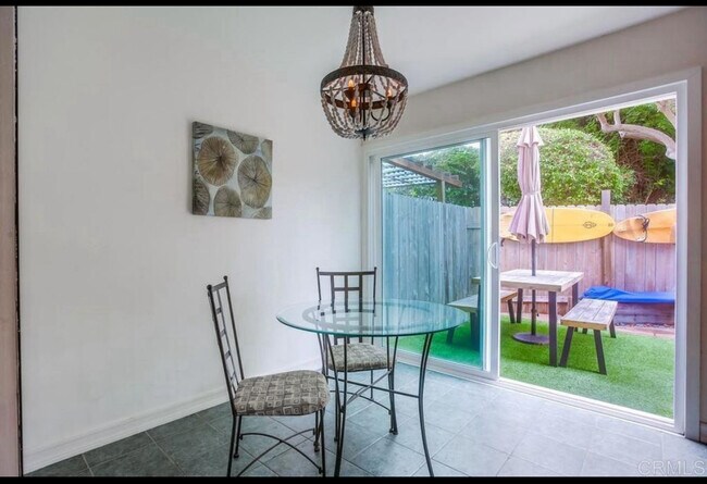 Foto del edificio - 802 Regal Rd