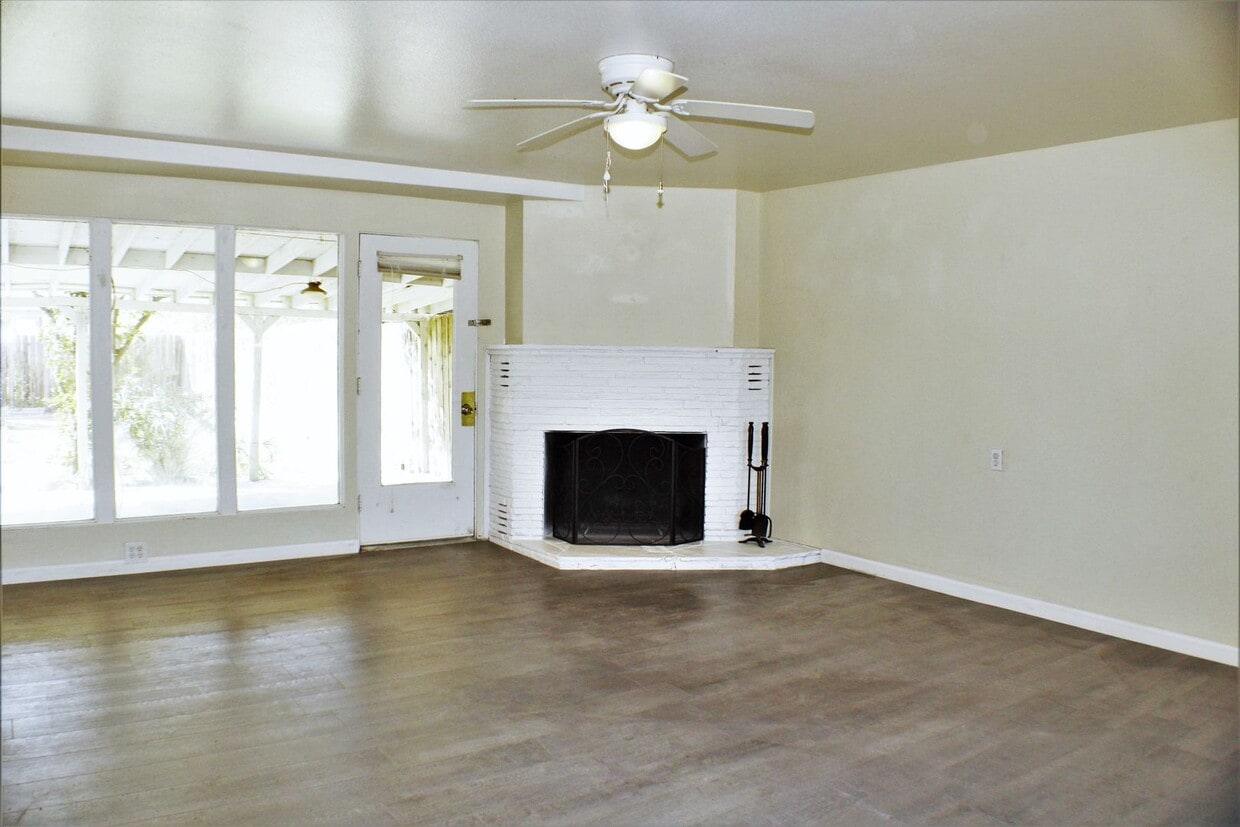 Primary Photo - 1318-1320 El Tejon Ave