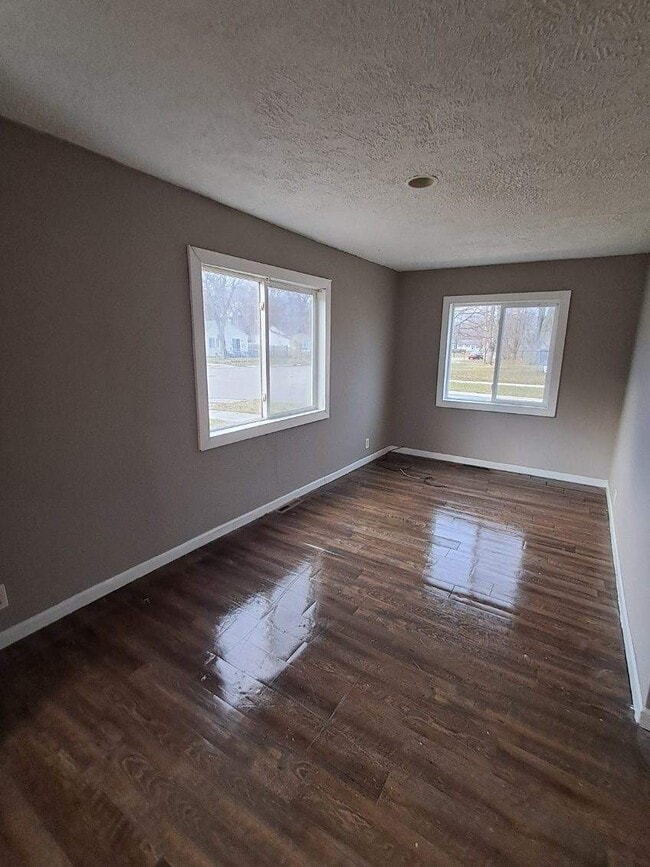 Building Photo - 4528 Madison Ave SE