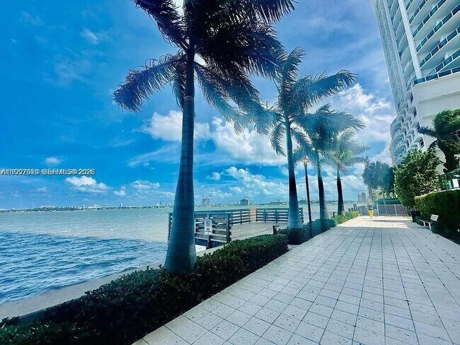 Foto del edificio - 601 NE 23rd St
