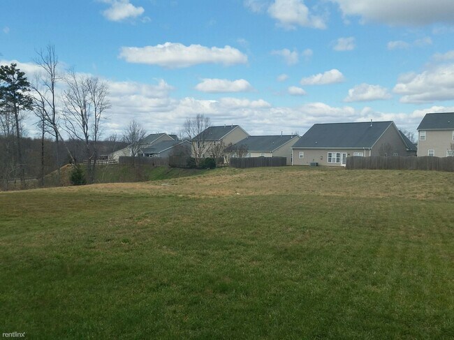 Foto del edificio - 3 br, 2.5 bath House - 5617 Sycamore Glen Rd