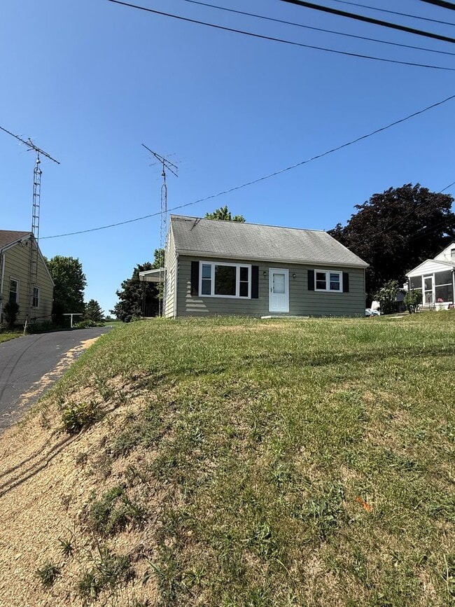 Building Photo - 1294 Edenville Rd