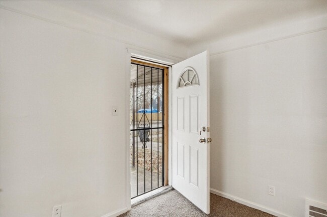 Building Photo - $1095 3 bedroom bungalow