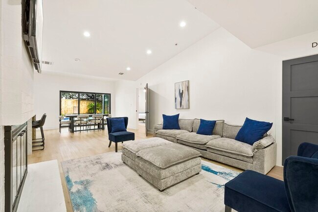 Foto del edificio - 3327 Freshmeadows Dr