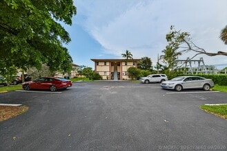 Building Photo - 825 SW 10th St
