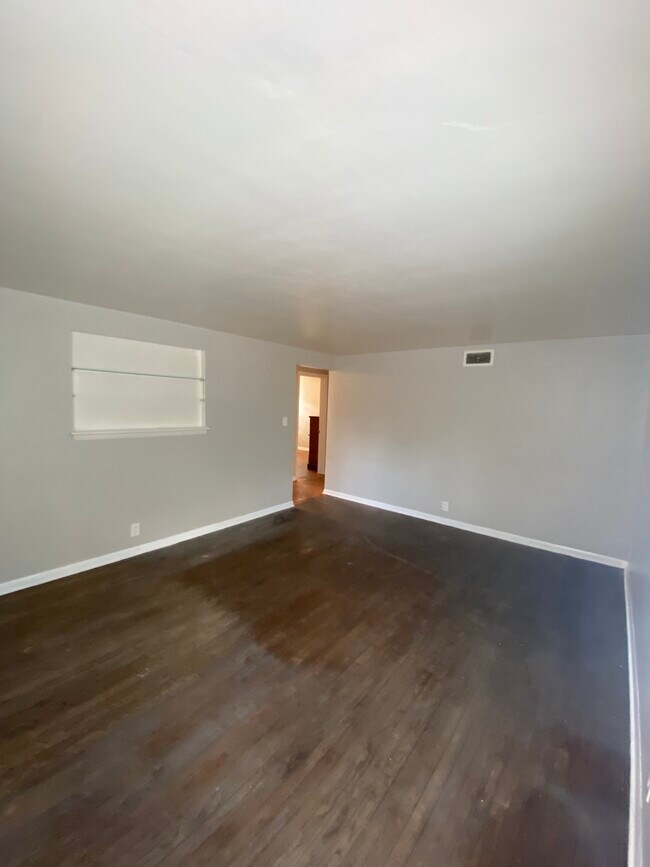 Living room - 3809 N 39th St