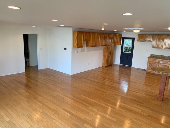 Foto del edificio - 4635 Lindblade Dr