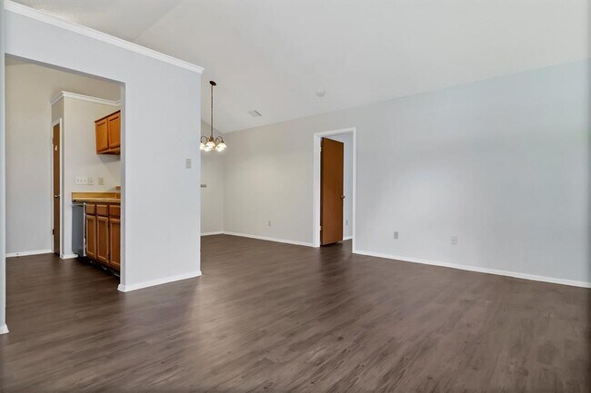 Building Photo - 620-622 Greenlawn Blvd
