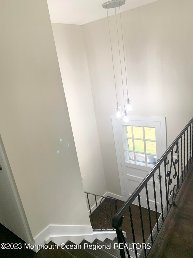 Building Photo - 37 Villanova Dr