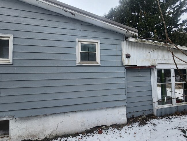Building Photo - 502 Graffius Ave Ext