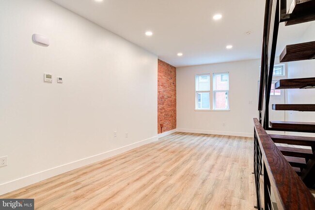 Building Photo - 3023 W Harper St