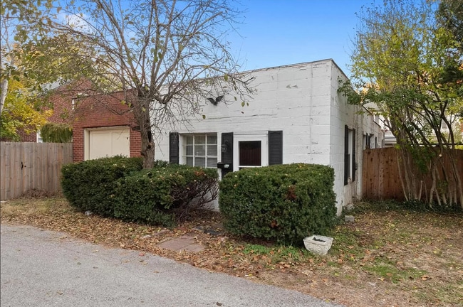 Building Photo - 818 Randle St