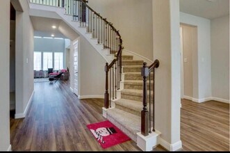 Building Photo - 17685 Martin Crk Ln