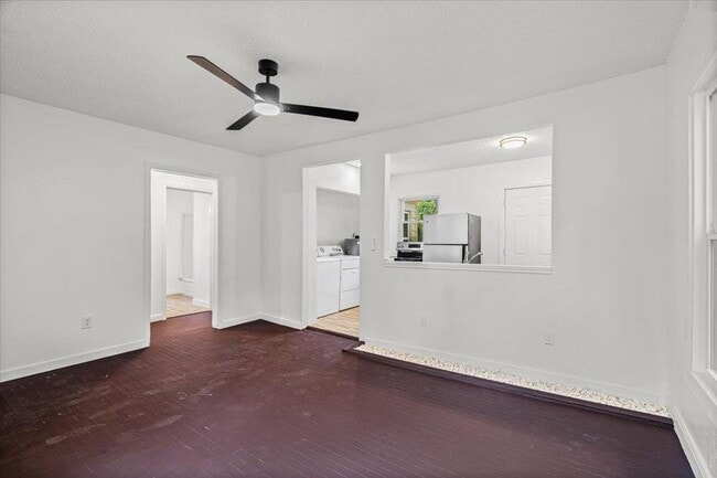 Building Photo - 2206 Rountree Dr