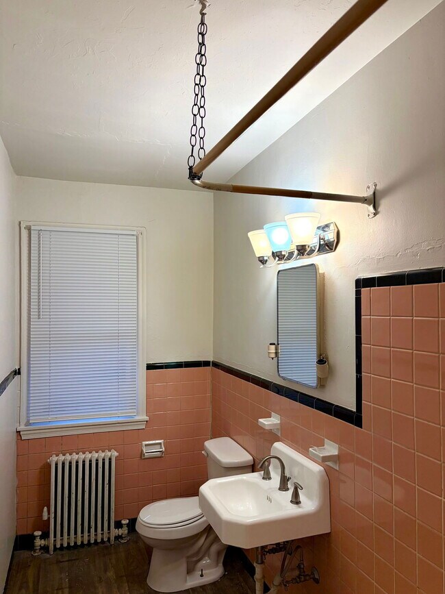 Foto del edificio - 446 N Duke St