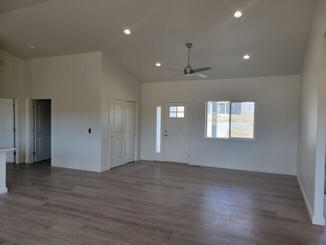 Foto del edificio - 3 bedroom 2 bath in Three Forks