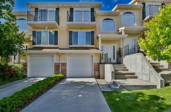 Building Photo - 740 Villa Ridge Way