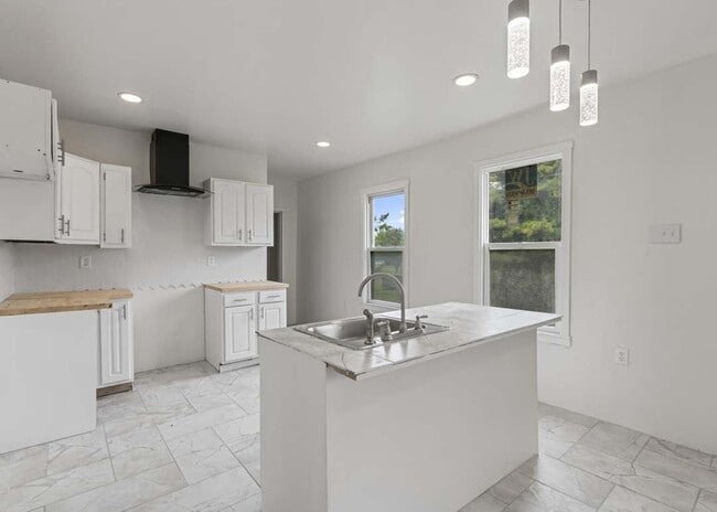 Building Photo - 3012 Lothrop