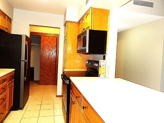 Foto del edificio - Beautiful 2 Bed | 2 Bath Condo in Roseville
