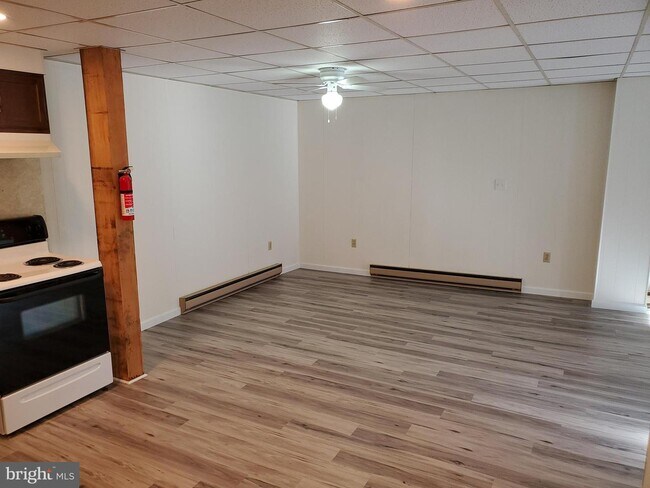 Building Photo - 221 E Market St