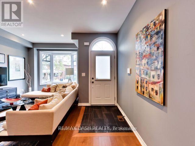Photo du bâtiment - 82 Robina Ave