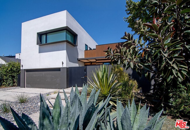 Foto del edificio - 10639 Cushdon Ave