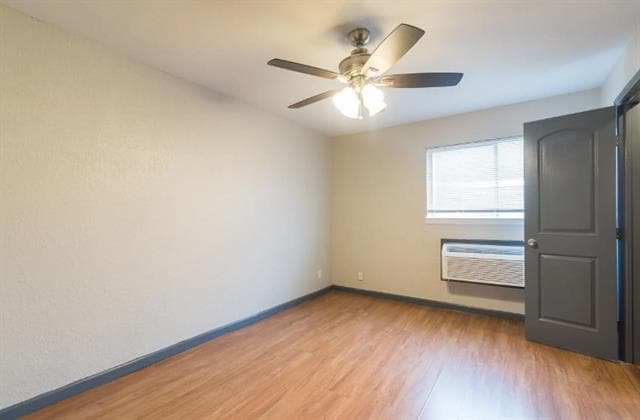 Building Photo - 1505 W Lovers Ln