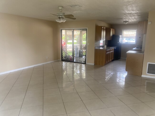 Foto del edificio - 528 Grapefruit Ave