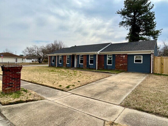 Building Photo - 3001 Guenevere Dr