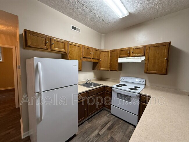 Building Photo - 420 W Jackson Blvd