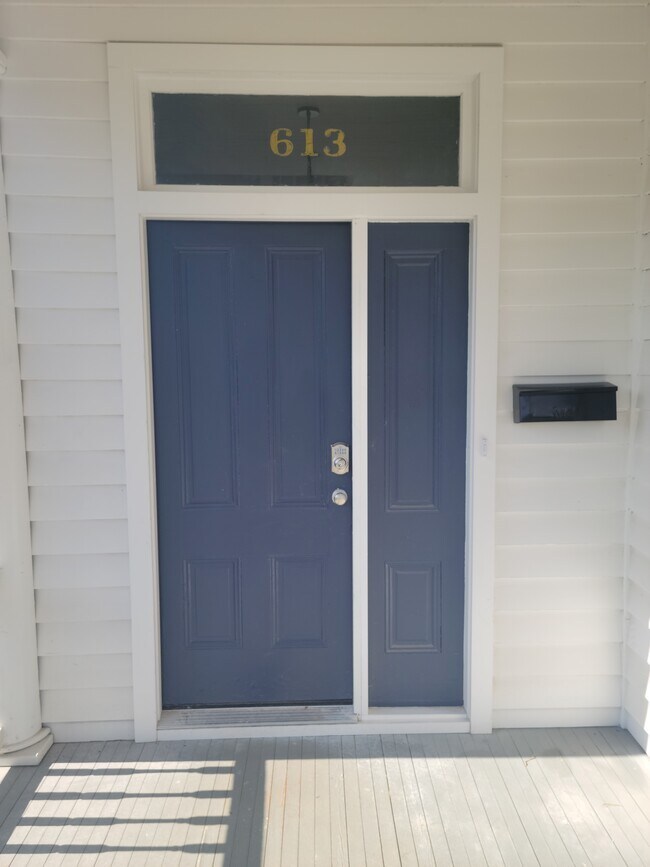 Building Photo - 613 Washington St