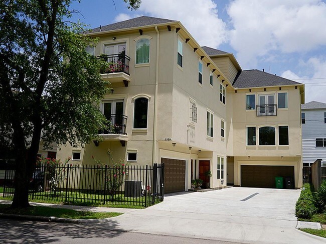 Building Photo - 1324 W Bell St
