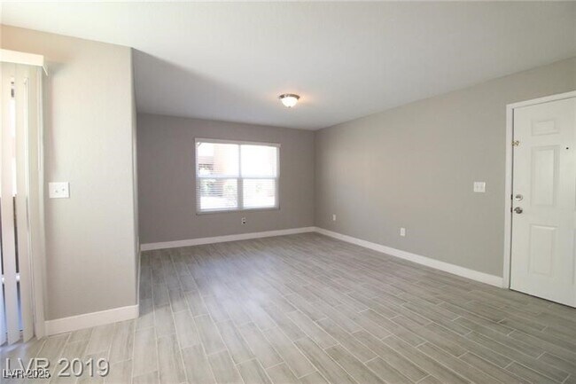 Foto del edificio - 555 E Silverado Ranch Blvd