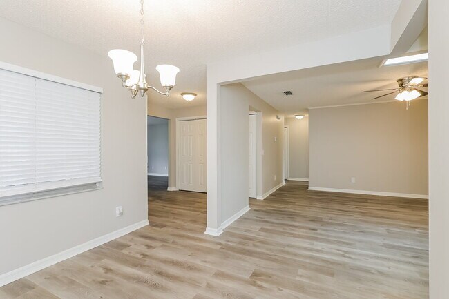 Building Photo - 28 Cinnamon Dr