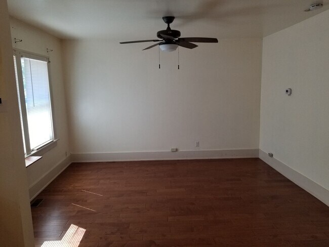 Foto del edificio - 1212 E 19th St