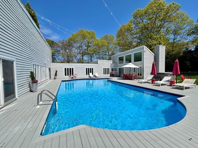 Foto del edificio - 5 Lakewood Ln