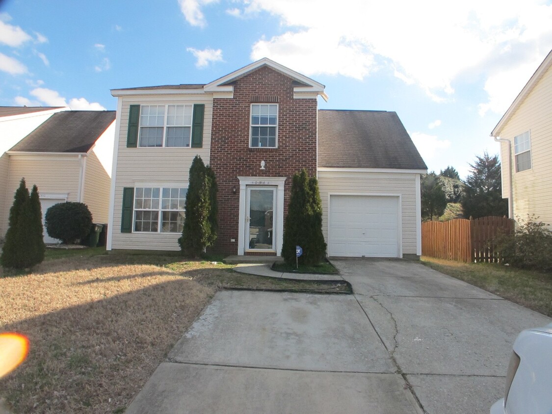 Primary Photo - Cute and Spacious 3 Bedroom, 2.5 Bath home...