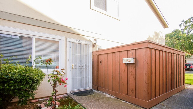 Building Photo - 357 Ethyl St