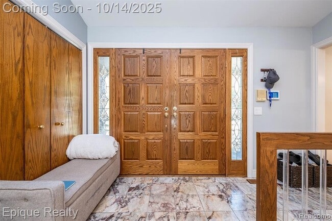 Foto del edificio - 135 W Hickory Grove Rd