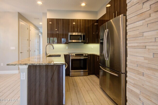 Foto del edificio - 1320 N Beach St